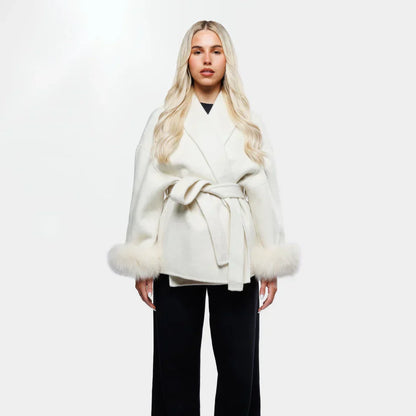 Elegante Wolljacke mit Gürtel und Kunstpelz Manschetten