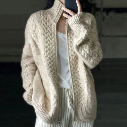 Evelyn – Weicher Wollcardigan Strickoptik