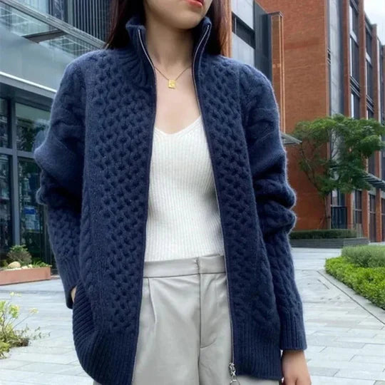 Evelyn – Weicher Wollcardigan Strickoptik