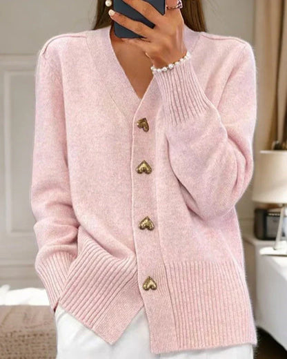 Weicher Strickcardigan mit Herzknöpfen Frauen