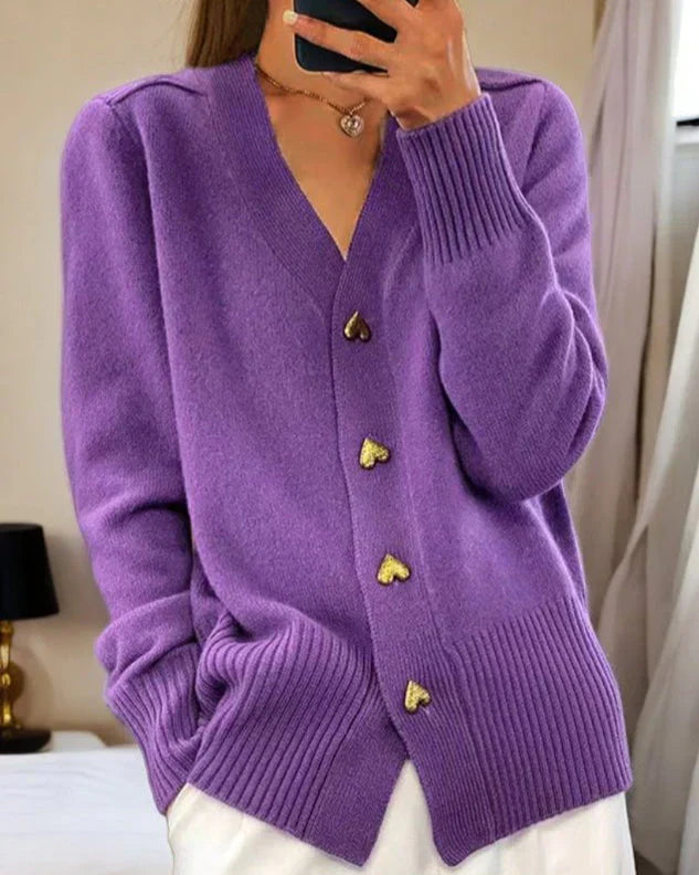 Weicher Strickcardigan mit Herzknöpfen Frauen